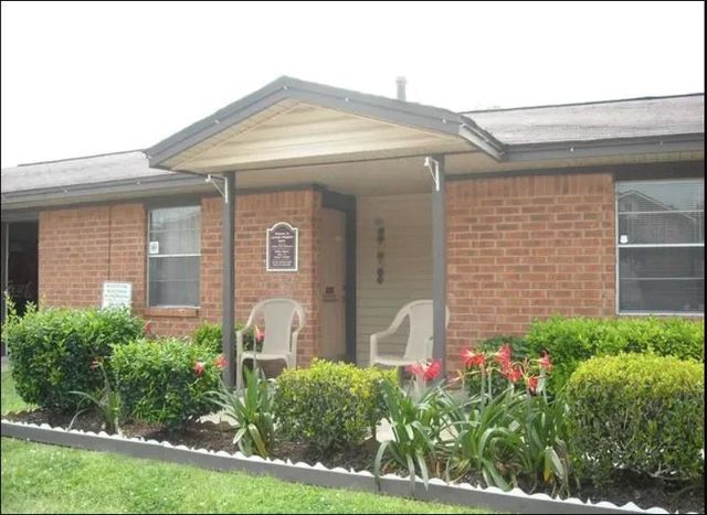 516 Laredo, Navasota, TX 77868