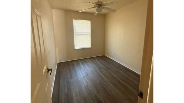 516 Laredo, Navasota, TX 77868