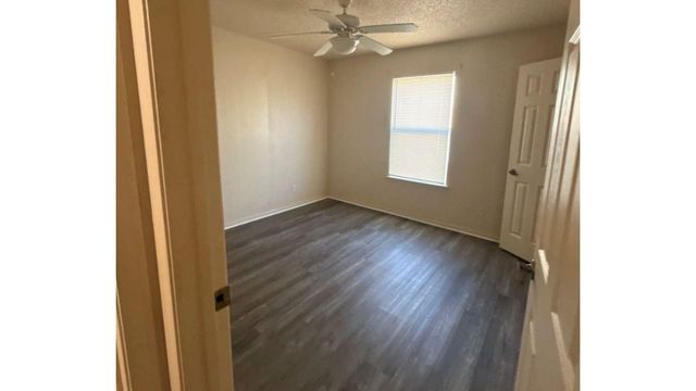 516 Laredo, Navasota, TX 77868