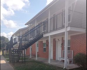 516 Laredo, Navasota, TX 77868