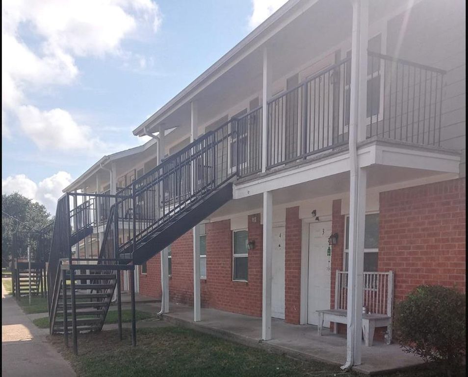 516 Laredo, Navasota, TX 77868