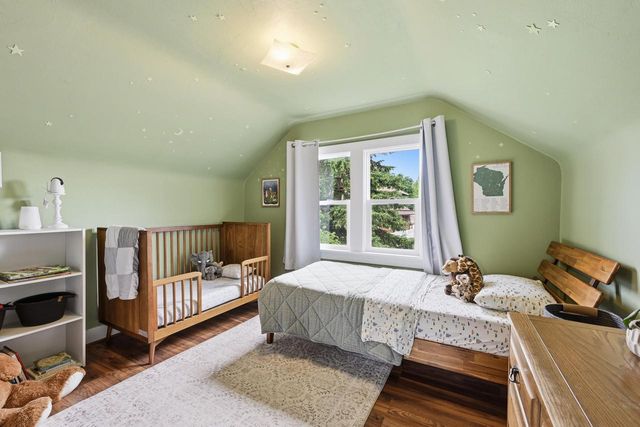 4030 N Larkin STREET, Shorewood, WI 53211
