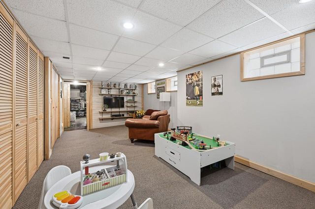 4030 N Larkin STREET, Shorewood, WI 53211