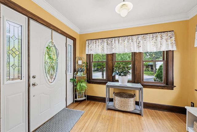 4030 N Larkin STREET, Shorewood, WI 53211