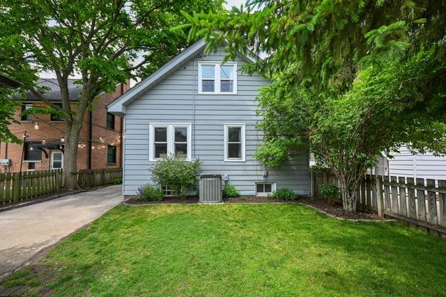 4030 N Larkin STREET, Shorewood, WI 53211