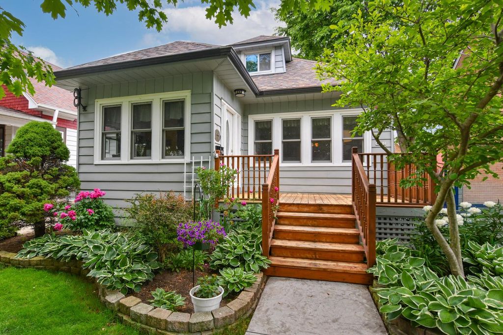 4030 N Larkin STREET, Shorewood, WI 53211