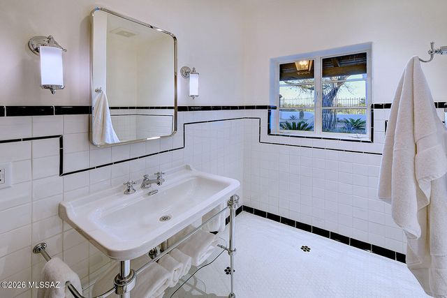 5055 N Calle La Vela, Tucson, AZ 85718