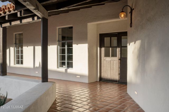 5055 N Calle La Vela, Tucson, AZ 85718