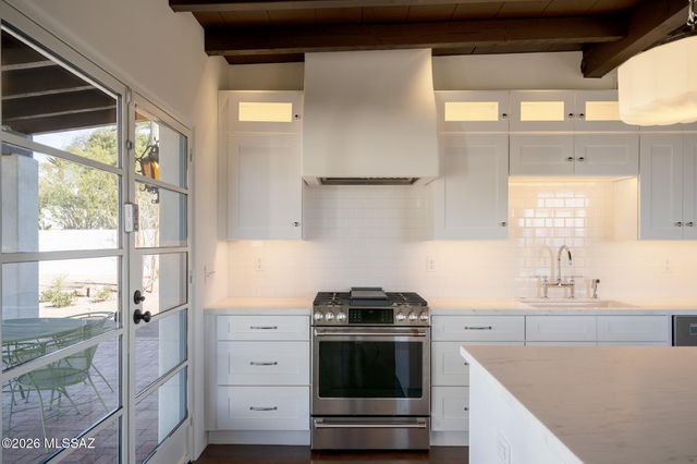 5055 N Calle La Vela, Tucson, AZ 85718