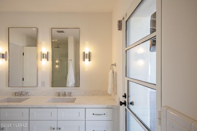 5055 N Calle La Vela, Tucson, AZ 85718