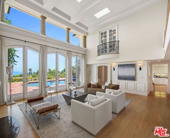 10814 Savona Road, Los Angeles, CA 90077