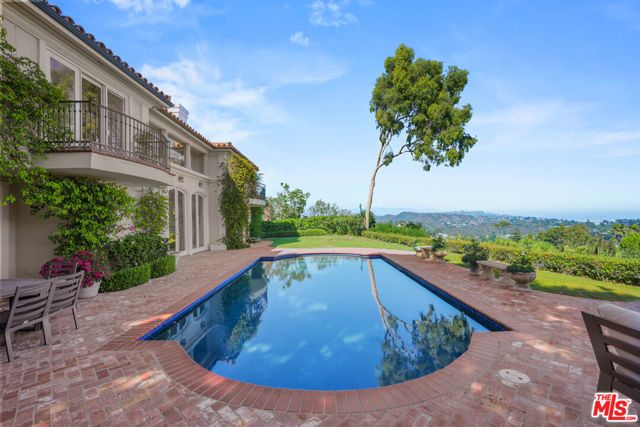 10814 Savona Road, Los Angeles, CA 90077