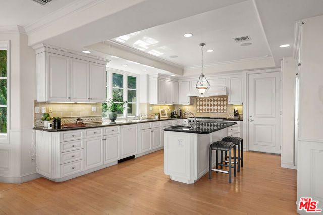 10814 Savona Road, Los Angeles, CA 90077