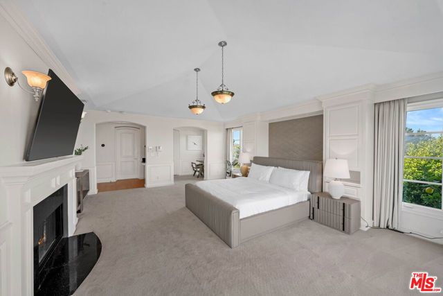 10814 Savona Road, Los Angeles, CA 90077