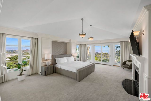 10814 Savona Road, Los Angeles, CA 90077