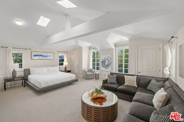 10814 Savona Road, Los Angeles, CA 90077