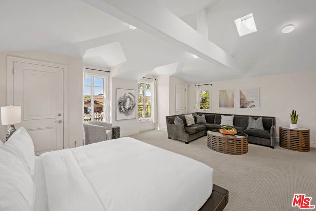 10814 Savona Road, Los Angeles, CA 90077