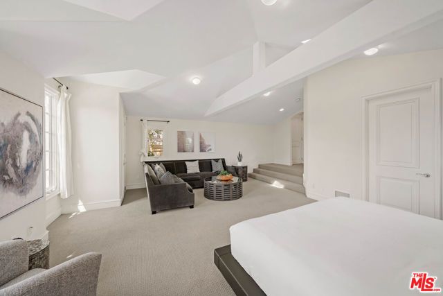 10814 Savona Road, Los Angeles, CA 90077