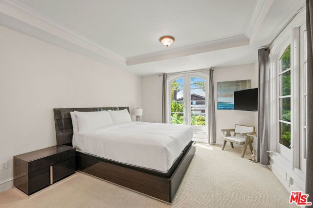 10814 Savona Road, Los Angeles, CA 90077