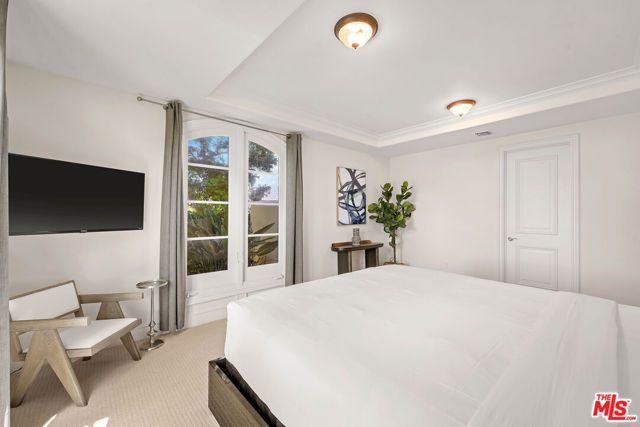 10814 Savona Road, Los Angeles, CA 90077