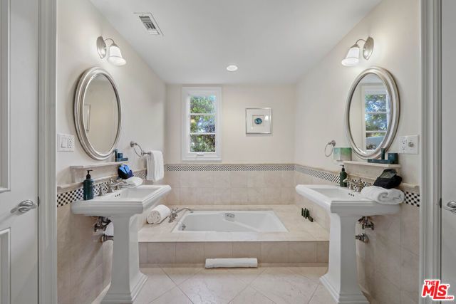 10814 Savona Road, Los Angeles, CA 90077