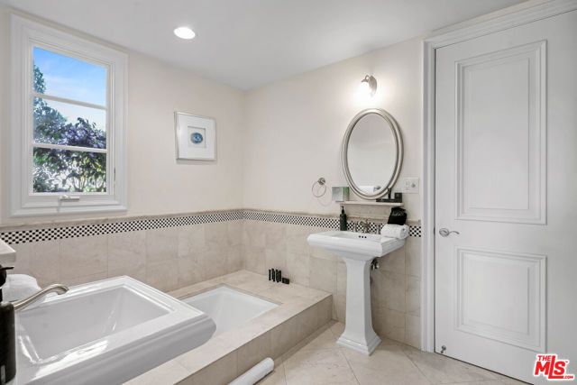 10814 Savona Road, Los Angeles, CA 90077