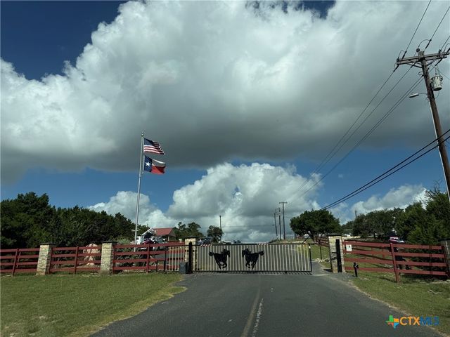 155 LIPIZZAN Lane, Spring Branch, TX 78070