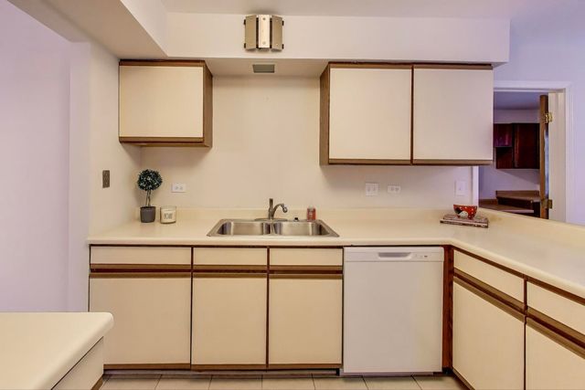 632 Independence Avenue, Westmont, IL 60559