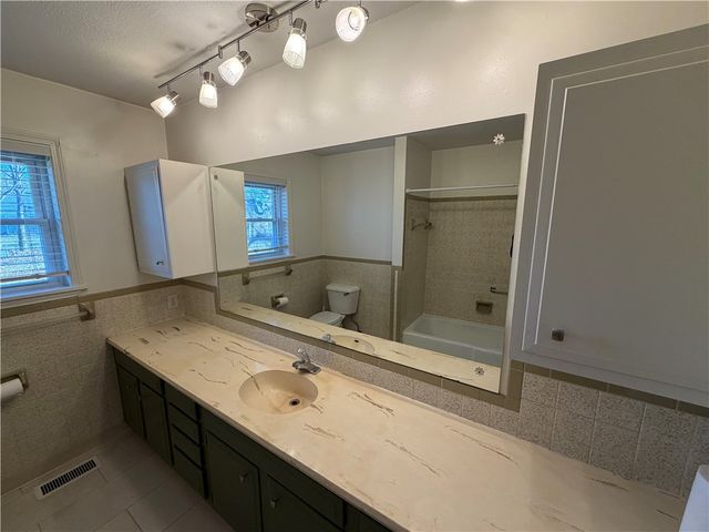 2854 N Loxley Avenue, Fayetteville, AR 72703