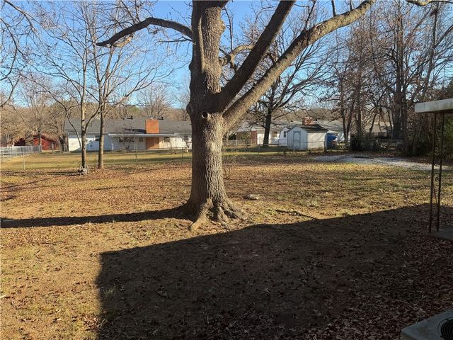 2854 N Loxley Avenue, Fayetteville, AR 72703