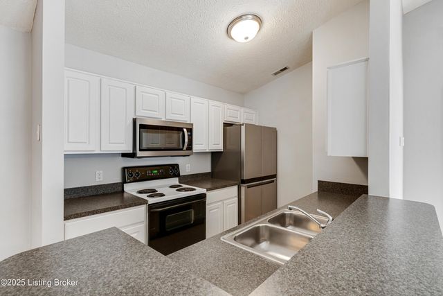 9206 Hawthorne Pointe Dr UNIT 202, Louisville, KY 40272