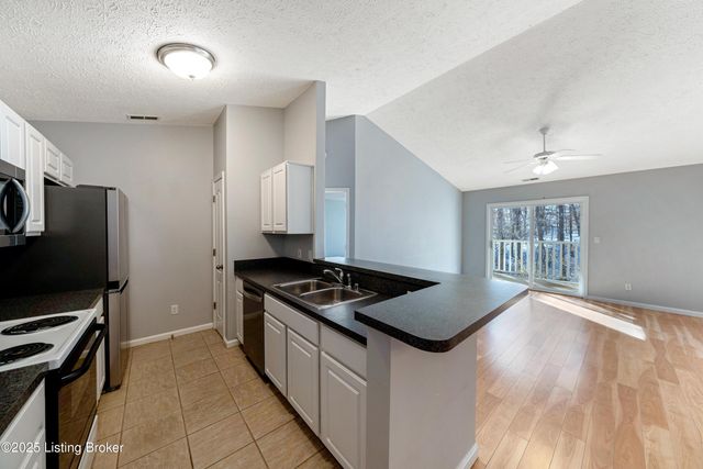 9206 Hawthorne Pointe Dr UNIT 202, Louisville, KY 40272