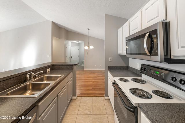 9206 Hawthorne Pointe Dr UNIT 202, Louisville, KY 40272