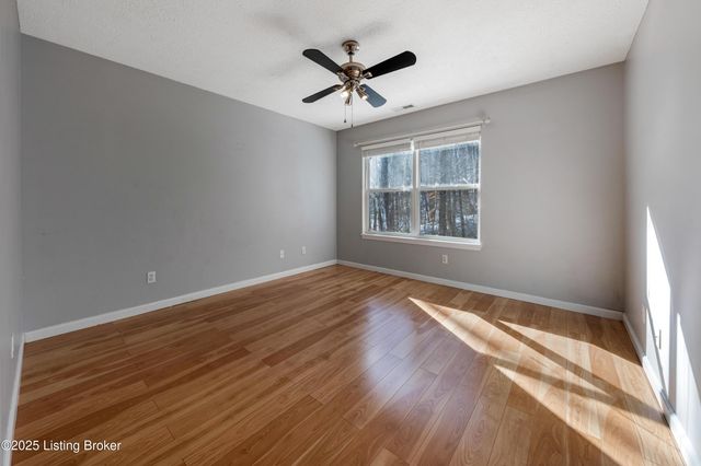 9206 Hawthorne Pointe Dr UNIT 202, Louisville, KY 40272