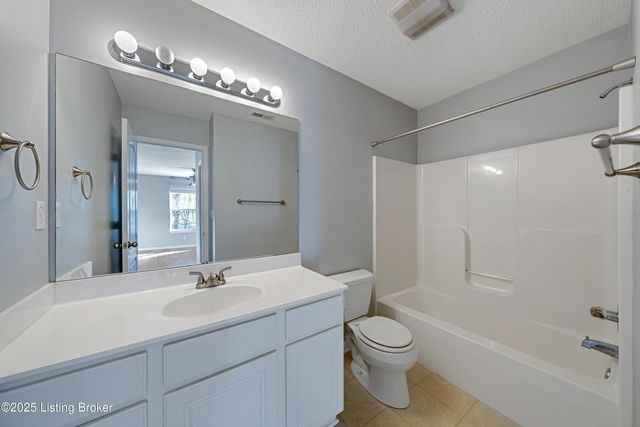 9206 Hawthorne Pointe Dr UNIT 202, Louisville, KY 40272