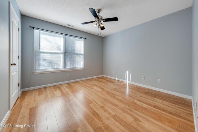 9206 Hawthorne Pointe Dr UNIT 202, Louisville, KY 40272