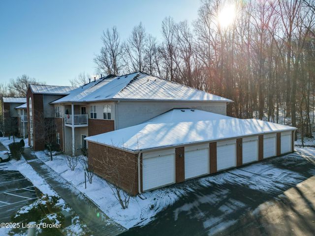 9206 Hawthorne Pointe Dr UNIT 202, Louisville, KY 40272