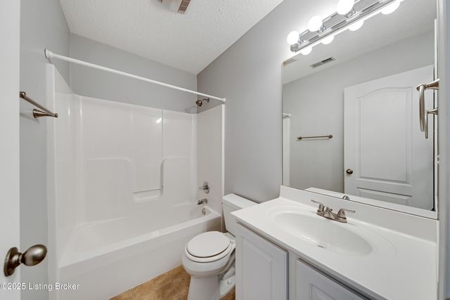 9206 Hawthorne Pointe Dr UNIT 202, Louisville, KY 40272