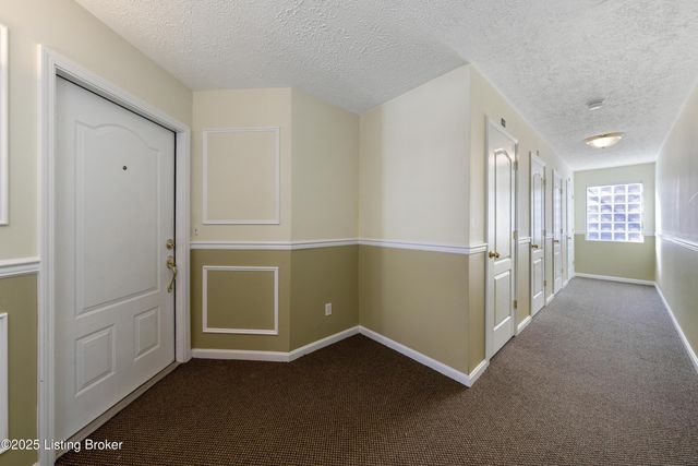 9206 Hawthorne Pointe Dr UNIT 202, Louisville, KY 40272