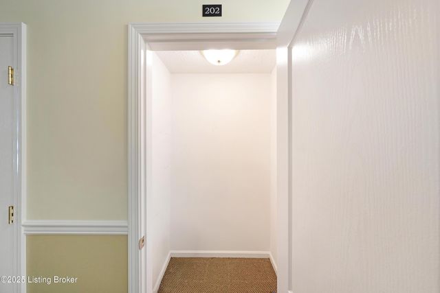 9206 Hawthorne Pointe Dr UNIT 202, Louisville, KY 40272