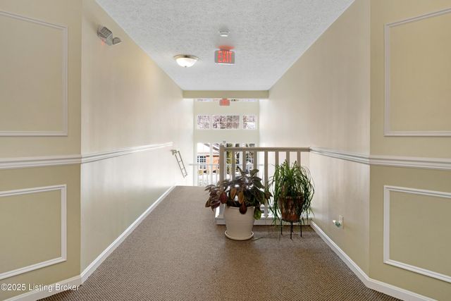 9206 Hawthorne Pointe Dr UNIT 202, Louisville, KY 40272