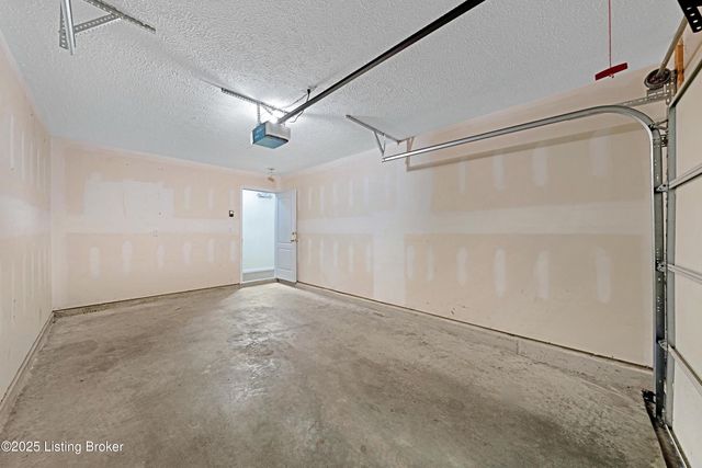 9206 Hawthorne Pointe Dr UNIT 202, Louisville, KY 40272