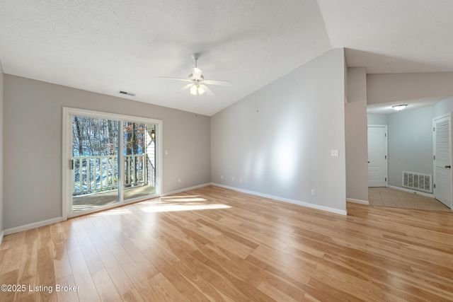 9206 Hawthorne Pointe Dr UNIT 202, Louisville, KY 40272