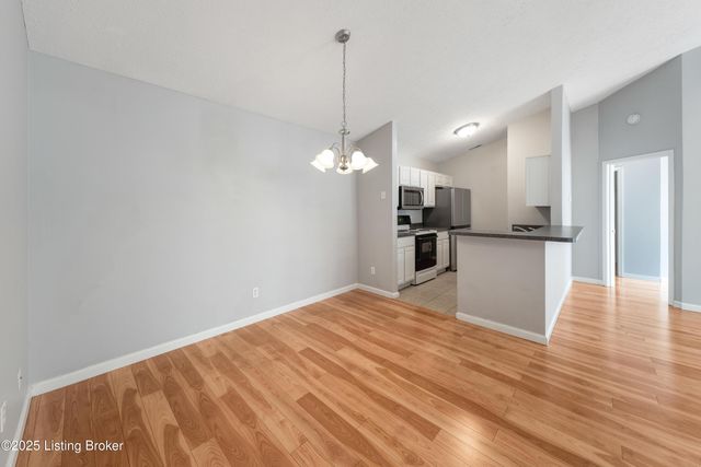 9206 Hawthorne Pointe Dr UNIT 202, Louisville, KY 40272