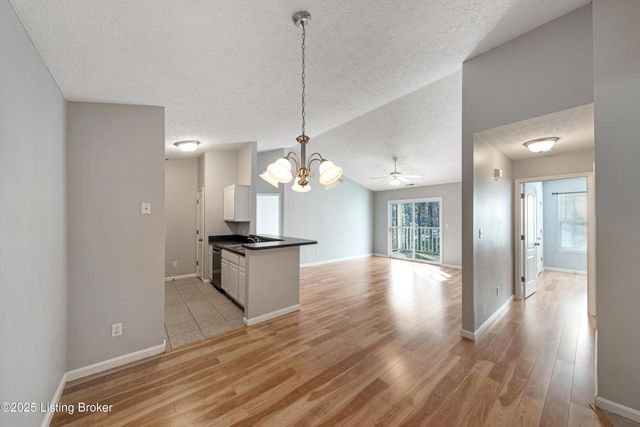 9206 Hawthorne Pointe Dr UNIT 202, Louisville, KY 40272