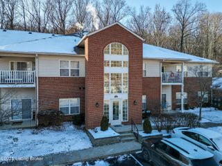 9206 Hawthorne Pointe Dr UNIT 202, Louisville, KY 40272