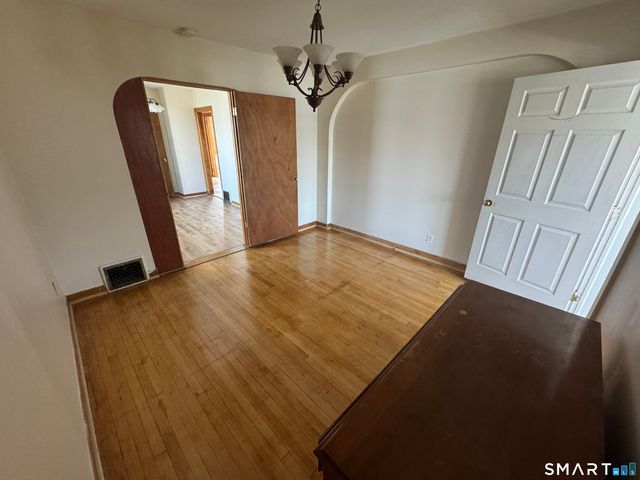 1097 Dixwell Avenue, Hamden, CT 06514