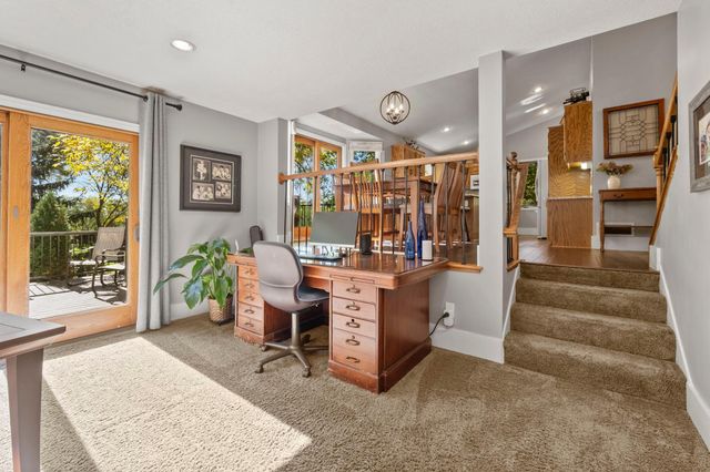 1205 Hilloway Circle, Burnsville, MN 55306