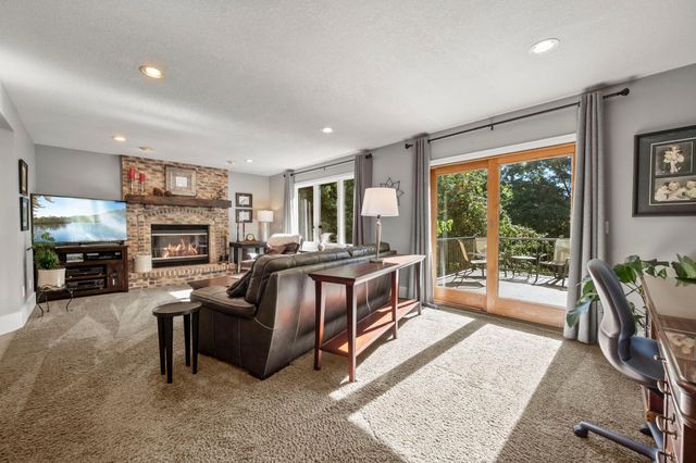 1205 Hilloway Circle, Burnsville, MN 55306