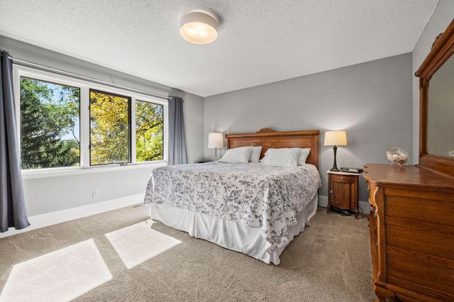 1205 Hilloway Circle, Burnsville, MN 55306